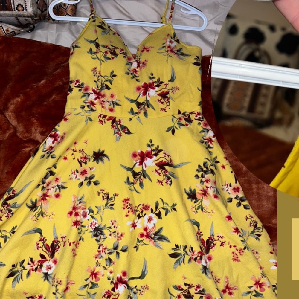 Almost Famous Brand. Size M.